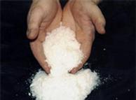 Crak, eine droge, die aus Kokainsalz und Natriumhydrogencarbonat (Natron) hergestellt wird. Quelle ist unbekannnt. Die Benutzung ist gestattet.

Zuliefer: Shabnam Nourian

Eingestellt August 2009