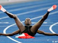 Ezekiel Kemboi, de Kenia, celebra su medalla de oro en los 3000 metros con vallas. ¿Por qué no?