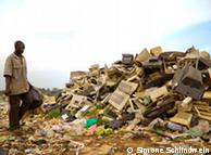 Гори сміття на околицях Кампали