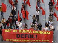 Турците протестират срещу намесата на МВФ