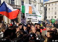 Διαδηλώσεις κατά της Συνθήκης στην Πράγα