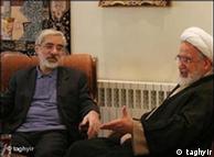 مهدی کروبی (راست) و میرحسین موسوی