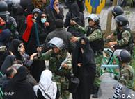 صحنه‌ای در خیابان‌های تهران در آبان سال گذشته