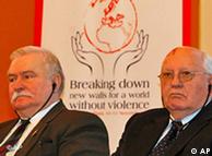 Λεχ Βαλέσα και Μιχαήλ Γκορμπατσόφ στους εορτασμούς για τα 20 χρόνια από την πτώση του Τείχους