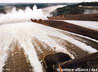 A hidrelétrica de Itaipú gera cerca de 20% da energia consumida no Brasil