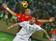 الجزائر تهزم مصر وتتأهل إلى نهائيات مونديال 2010 0,,4906842_1,00