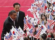 US President Barak Obama, left, and South Korean President Lee Myung-bak