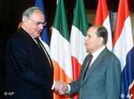 Helmut Kohl and Mitterand shake hands