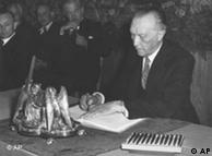 Adenauer assina a Lei Fundamental em 23 de maio de 1949