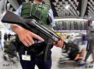تدابیر 
امنیتی در فرودگاه فرانکفورت. ترس از ترور همواره گسترش می یابد