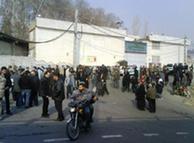 تجمع خانواده‌ها در برابر زندان اوین، تصویر آشنای این روزها