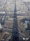 Тень от Дубайской башни протянулась на километры