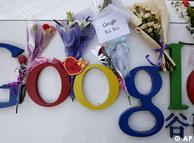 2010年3月 部分中国网民在谷歌公司门口为谷歌鲜花