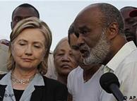 Hillary Clinton e presidente haitiano René Préval