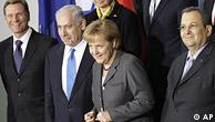 از سمت چپ: کیدو وستر وله وزیر خارجه آلمان، بنیامین نتانیاهو نخست وزیر اسرائیل، آنگلا مرکل صدر‌اعظم آلمان و اهود باراک وزیر دفاع اسرائیل