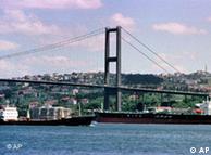 Πονοκεφάλους προκαλεί η εμπορική εκμετάλλευση του Πειραιά στην Τουρκία