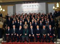 رهبران و مقام‌های ۷۰ کشور در کنفرانس لندن حضور دارند. ایران اما در این کنفرانس حاضر نشده است