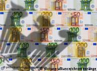 Sözkonusu gizli hesaplarda Alman yatırımcıların 100 miyar euro kara para bulundurduğu tahmin ediliyor. 