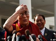 达赖喇嘛在与奥巴马会面后接受记者采访