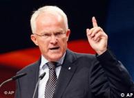 Ο χριστιανοδημοκράτης πρωθυπουργός της ΒΡΒ Γιούργκεν Ρίτγκερς: ενδέχεται να μην νικήσει στις 9 Μαΐου