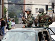 Patrulha militar nas ruas de Concepción, no Chile, para evitar saques depois do terremoto de 2010
