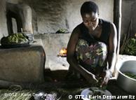 Em Uganda, população aderiu ao fogão que pode ser feito em casa com argila 
