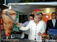 ميركل في زيارة رمزية لمطعم تركي في ألمانيا