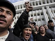 Protestues  para ndërtesës së qeverisë në Bishkek