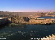 Асуанский гидроузел в Египте