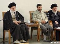 خامنه‌ای نظر
 احمدی نژاد را بیشتر می‌پسندد