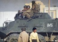 تانک نیروهای
 شوروی در کابل، پایتخت افغانستان، آوریل ۱۹۸۸