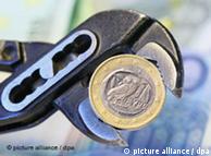 یورو لای منگنه: روند کاهش ارزش یورو در برابر دلار و ین ادامه دارد
