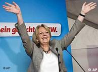 Τα χαμόγελα επιστρέφουν στα πρόσωπα των Σοσιαλδημοκρατών. Εδώ η Χανελόρε Κραφτ, νέα πρωθυπουργός της Βόρειας Ρηνανίας Βεστφαλίας
