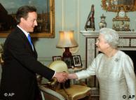 Η βασίλισσα Ελισάβετ έδωσε εντολή σχηματισμού κυβέρνησης στον Ντέιβιντ Κάμερον