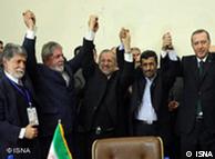 Amorim e  Lula comemoram com Mottaki, ministro iraniano de Relações Exteriores,   Ahmadinejad e Erdogan