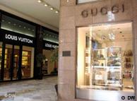 Gucci & Louis Vuitton Luxusgeschäfte, Bologna *** Autor: Vanessa Johnston 24.04.2010, Bologna, Italien