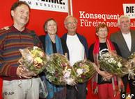 Οι βουλευτές της Αριστεράς Ανέτε Γκροτ και και Ίνγκε Χόγκερ κατά την επιστροφή τους στο Βερολίνο