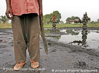 Vazamentos de petróleo poluem toda a região do Delta do Níger