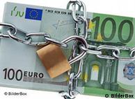 100-euro note locked in a chain
