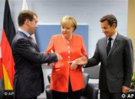 French President Nicolas Sarkozy, right, Russian president Dmitri Medvedev, left, and German Chancellor Angela Merkel 