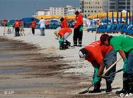 Η επιχείρηση καθαρισμού των αμερικανικών ακτών συνεχίζεται