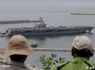 Porta-aviões USS George Washington participa de exercício militar
