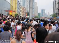 图为7月25日两千多名广州市民集会抗议的场面