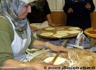 U mnogim domaćintvima iftar se priprema na tradicionalan način 