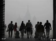 Moscow's St. Basil's Cathedral seen through the heavy smog, with people in the foreground