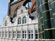 Фасад Ратуши в Любеке с гербами ганзейских гордов