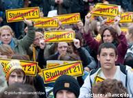 Miles de oponentes al proyecto Stuttgart 21 en una sentada en el parque del castillo Schlossgarten el 30/9.