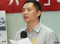 资料图片：王丹2009年5月在台北的一次记者会上