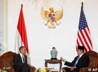 اوباما و 
یودهویونو، روسای جمهوری آمریکا و اندونزی در جریان گفت‌وگوهای خود در 
جاکارتا