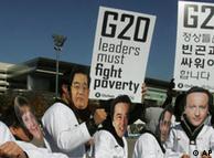 国际乐施会（Oxfam)的活动家在G20峰会前戴上20国集团领导人面具呼吁人们关注贫穷问题